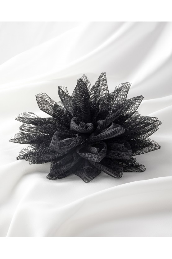 Czarna broszka kwiat tiulowy1