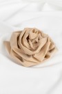 Broszka róża tafta beżowa